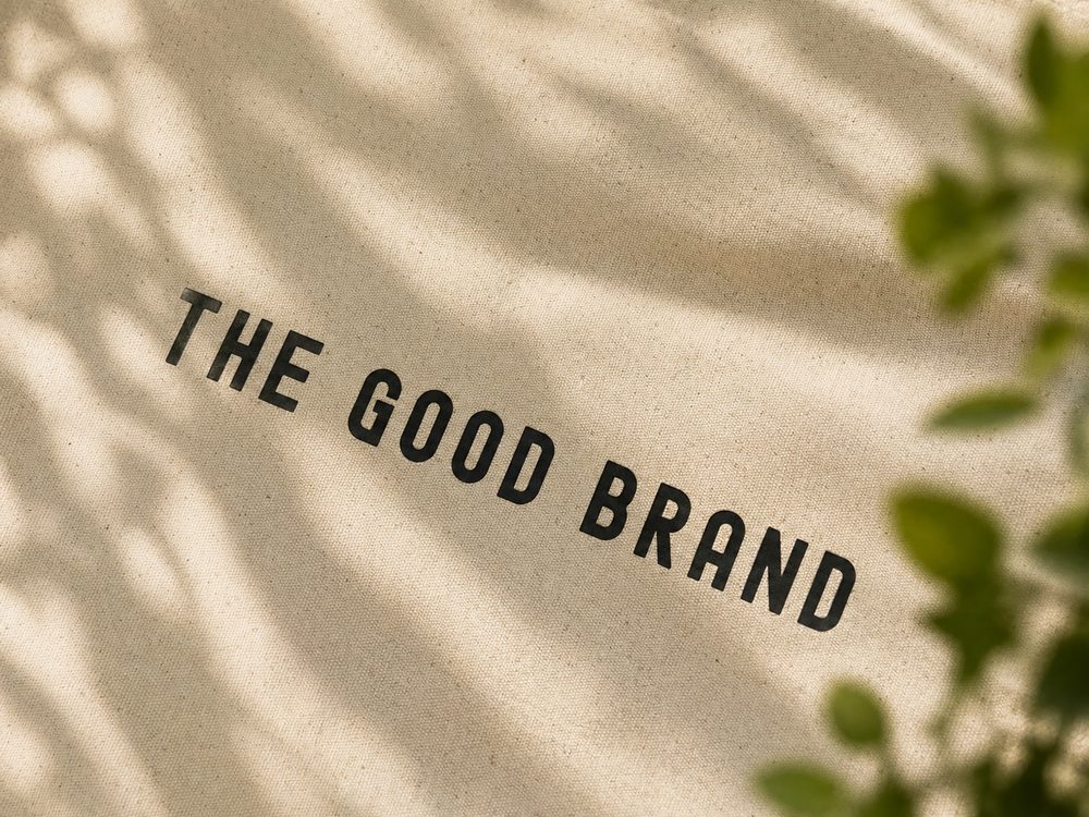THE GOOD BRAND tote lifestyle detail